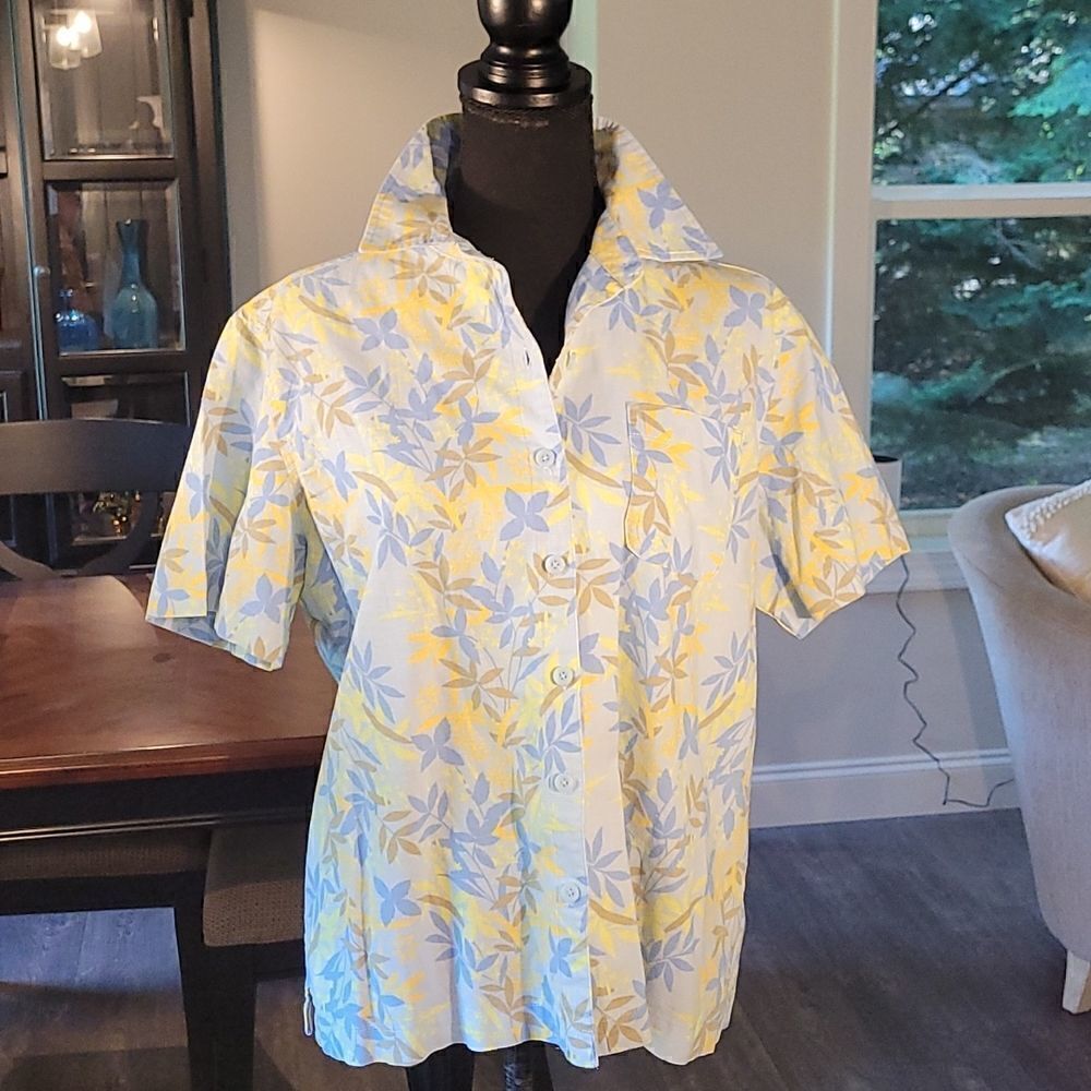 SunBay Cotton sz M linen/cotton buttonfront shirt.